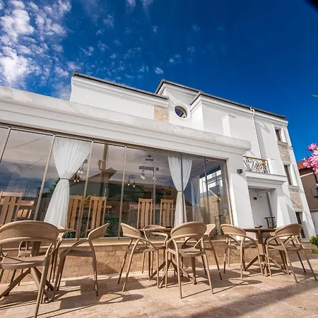 Thaya Mangalia